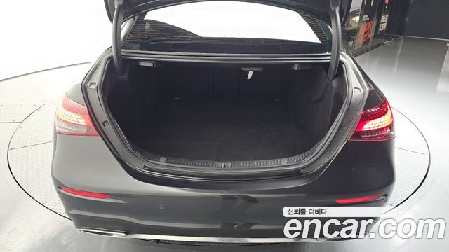 Mercedes-Benz E-Class E220d 4MATIC AMG Line