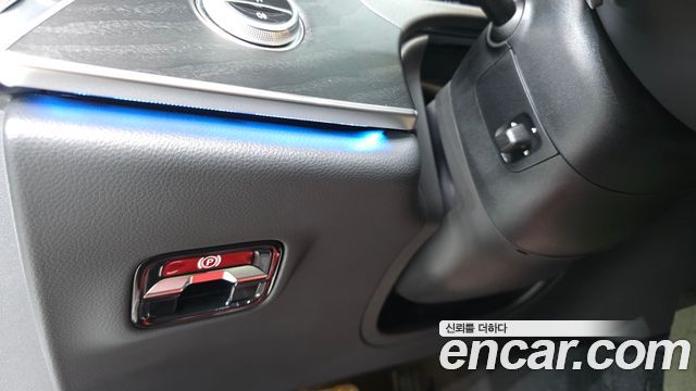 Mercedes-Benz E-Class E200 Avantgarde