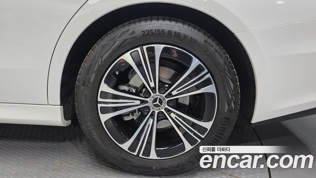 Mercedes-Benz E-Class E200 Avantgarde