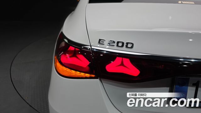 Mercedes-Benz E-Class E200 Avantgarde