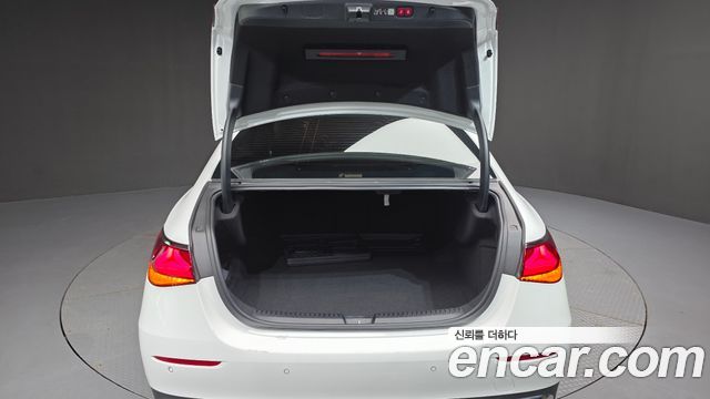 Mercedes-Benz E-Class E200 Avantgarde