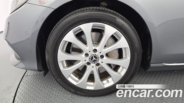 Mercedes-Benz E-Class E300 Exclusive