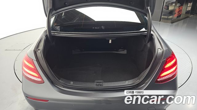 Mercedes-Benz E-Class E300 Avantgarde