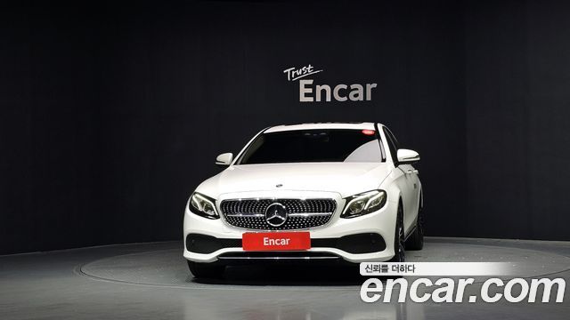 Mercedes-Benz E-Class E300 4MATIC Avnatgarde