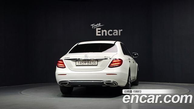 Mercedes-Benz E-Class E300 4MATIC Avnatgarde