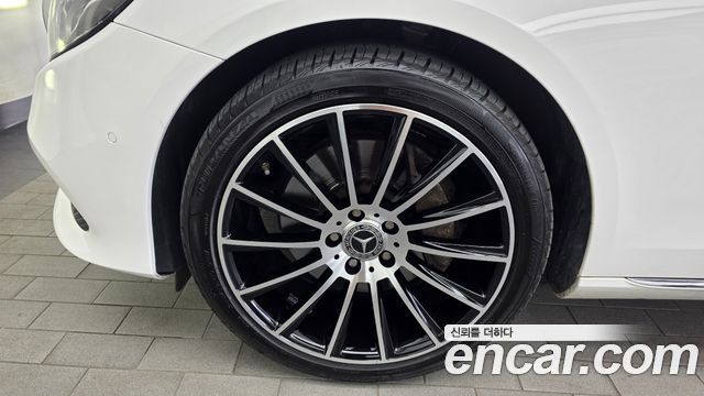 Mercedes-Benz E-Class E300 4MATIC Avnatgarde