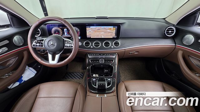 Mercedes-Benz E-Class E300 4MATIC Avnatgarde