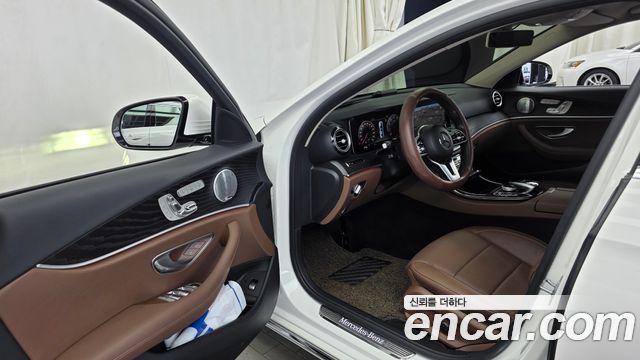 Mercedes-Benz E-Class E300 4MATIC Avnatgarde