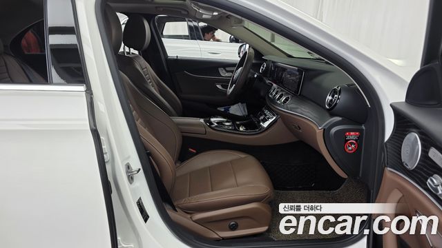 Mercedes-Benz E-Class E300 4MATIC Avnatgarde