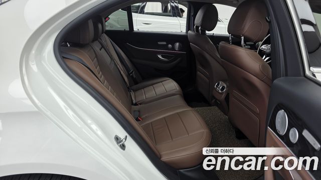 Mercedes-Benz E-Class E300 4MATIC Avnatgarde
