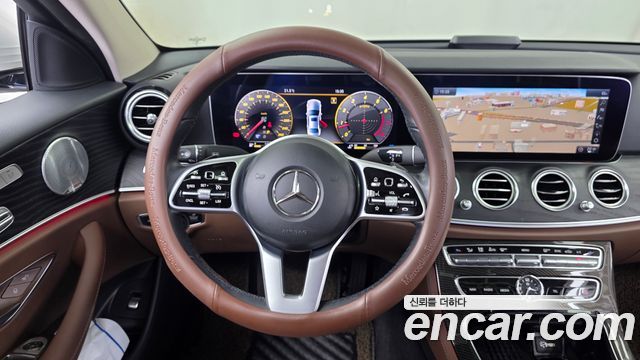 Mercedes-Benz E-Class E300 4MATIC Avnatgarde