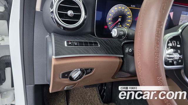 Mercedes-Benz E-Class E300 4MATIC Avnatgarde