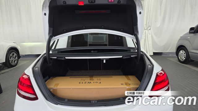 Mercedes-Benz E-Class E300 4MATIC Avnatgarde