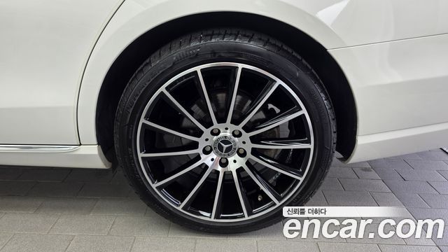 Mercedes-Benz E-Class E300 4MATIC Avnatgarde