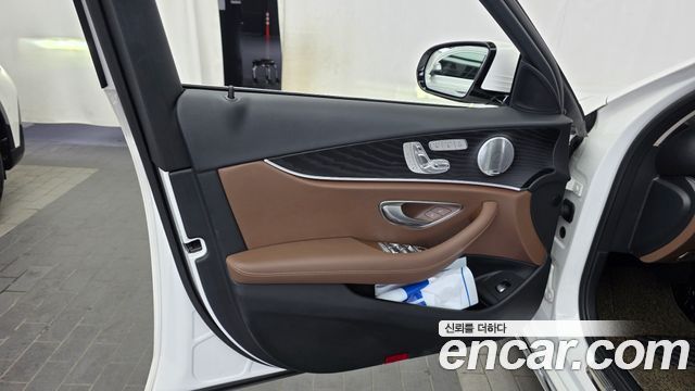 Mercedes-Benz E-Class E300 4MATIC Avnatgarde