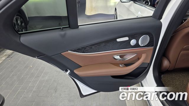 Mercedes-Benz E-Class E300 4MATIC Avnatgarde