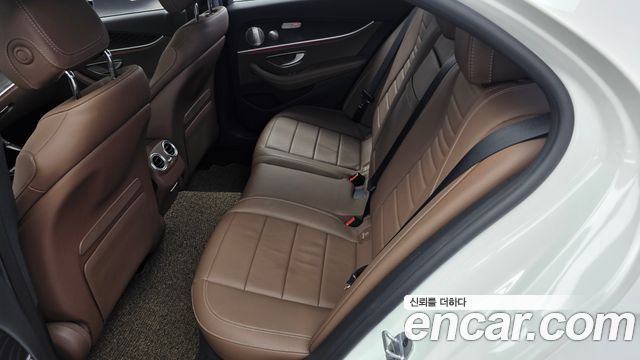 Mercedes-Benz E-Class E300 4MATIC Avnatgarde