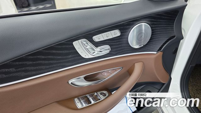 Mercedes-Benz E-Class E300 4MATIC Avnatgarde