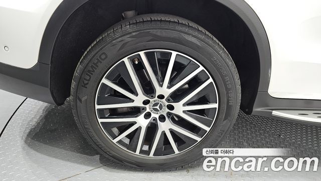 Mercedes-Benz GLC-Class GLC300e 4MATIC