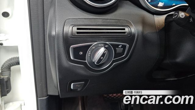 Mercedes-Benz GLC-Class GLC300e 4MATIC