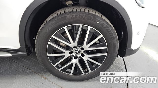 Mercedes-Benz GLC-Class GLC300e 4MATIC