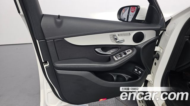 Mercedes-Benz GLC-Class GLC300e 4MATIC