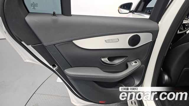 Mercedes-Benz GLC-Class GLC300e 4MATIC