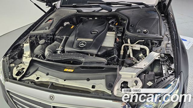 Mercedes-Benz E-Class E300 4MATIC Exclusive