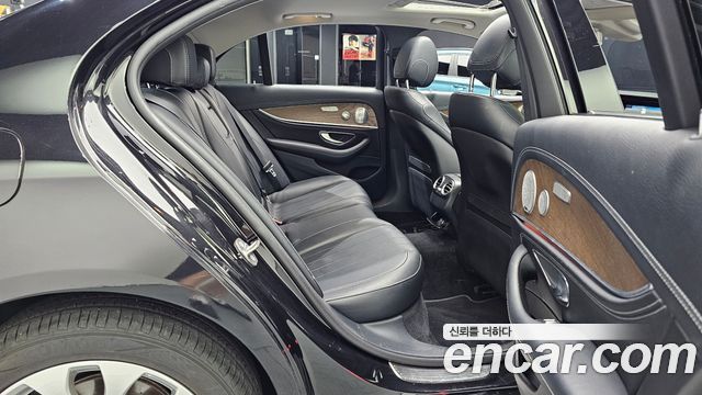 Mercedes-Benz E-Class E300 4MATIC Exclusive