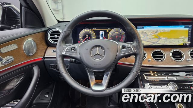 Mercedes-Benz E-Class E300 4MATIC Exclusive