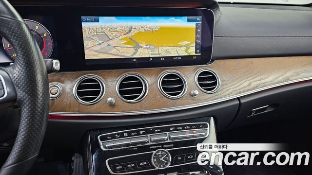 Mercedes-Benz E-Class E300 4MATIC Exclusive