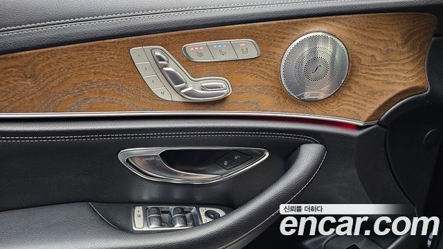 Mercedes-Benz E-Class E300 4MATIC Exclusive