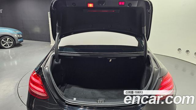Mercedes-Benz E-Class E300 4MATIC Exclusive