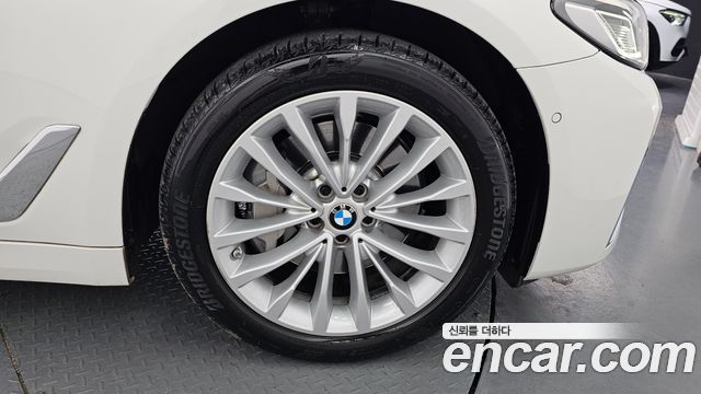 BMW 5-Series 530i Luxury