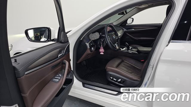 BMW 5-Series 530i Luxury