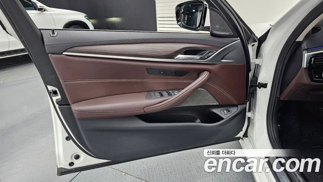 BMW 5-Series 530i Luxury