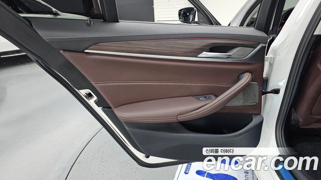 BMW 5-Series 530i Luxury