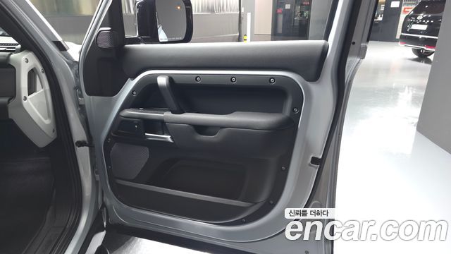 Land Rover Defender 110 D250 S