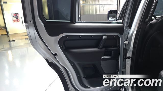 Land Rover Defender 110 D250 S