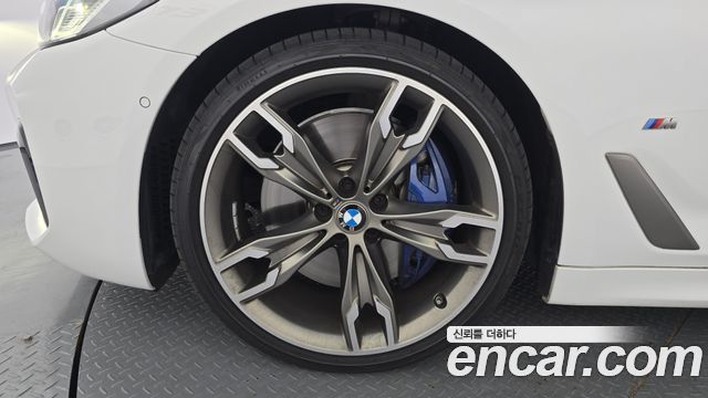 BMW 5-Series M550i xDrive
