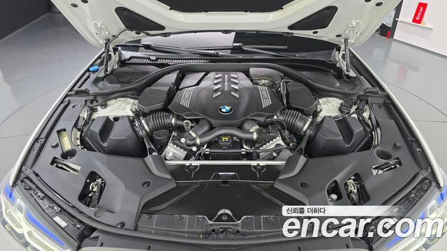 BMW 5-Series M550i xDrive