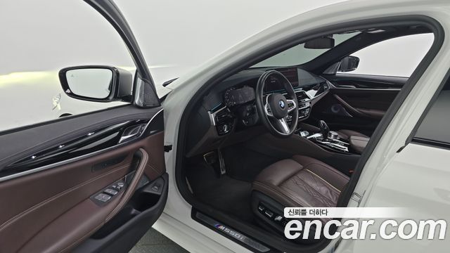 BMW 5-Series M550i xDrive