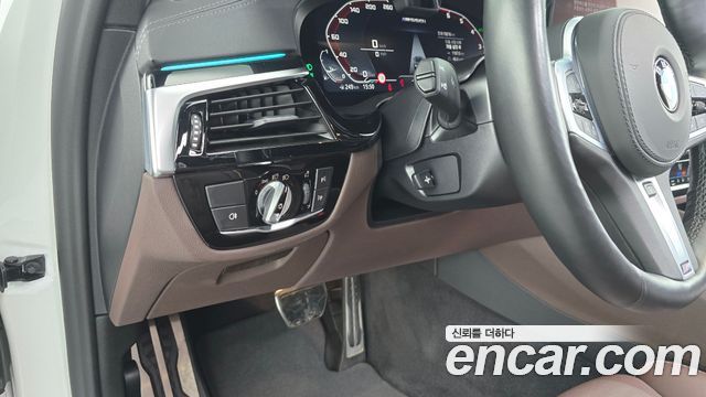 BMW 5-Series M550i xDrive