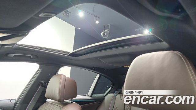 BMW 5-Series M550i xDrive