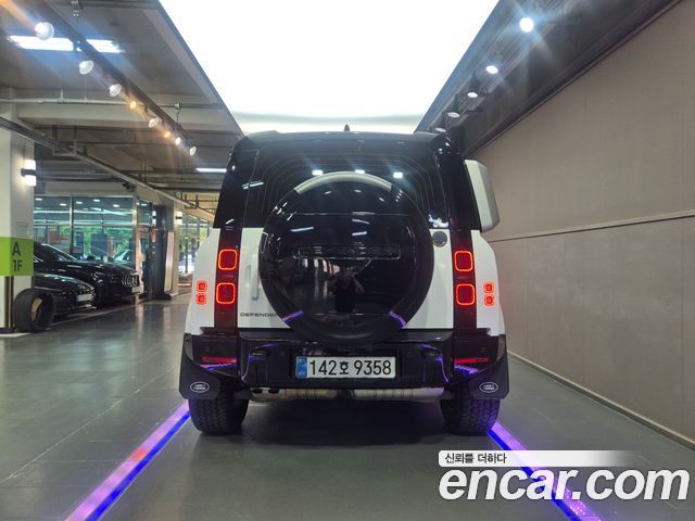 Land Rover Defender 110 D250 X-Dynamic SE