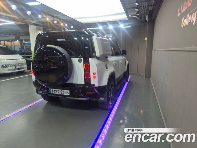 Land Rover Defender 110 D250 X-Dynamic SE