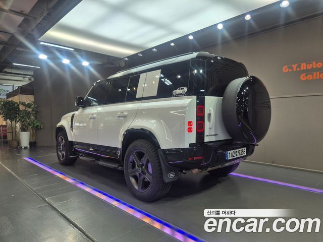 Land Rover Defender 110 D250 X-Dynamic SE