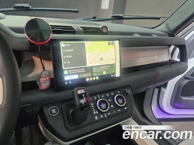 Land Rover Defender 110 D250 X-Dynamic SE