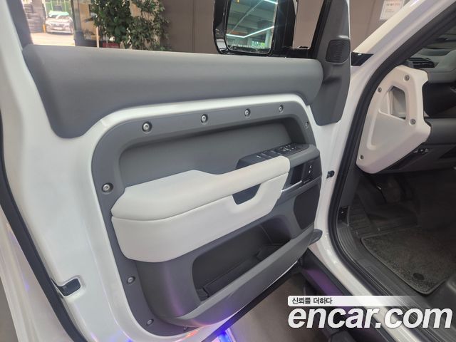 Land Rover Defender 110 D250 X-Dynamic SE