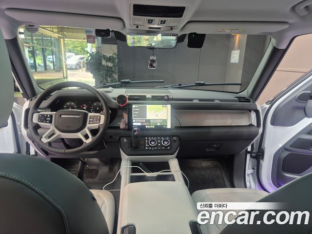Land Rover Defender 110 D250 X-Dynamic SE